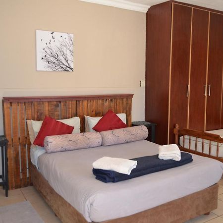 A & R Guesthouse Блоемфонтейн Екстериор снимка