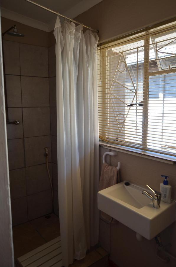 A & R Guesthouse Блоемфонтейн Екстериор снимка