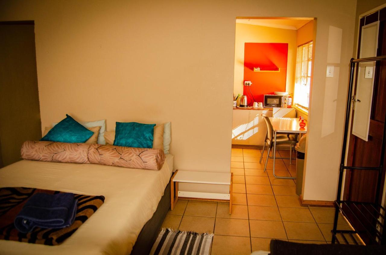 A & R Guesthouse Блоемфонтейн Екстериор снимка