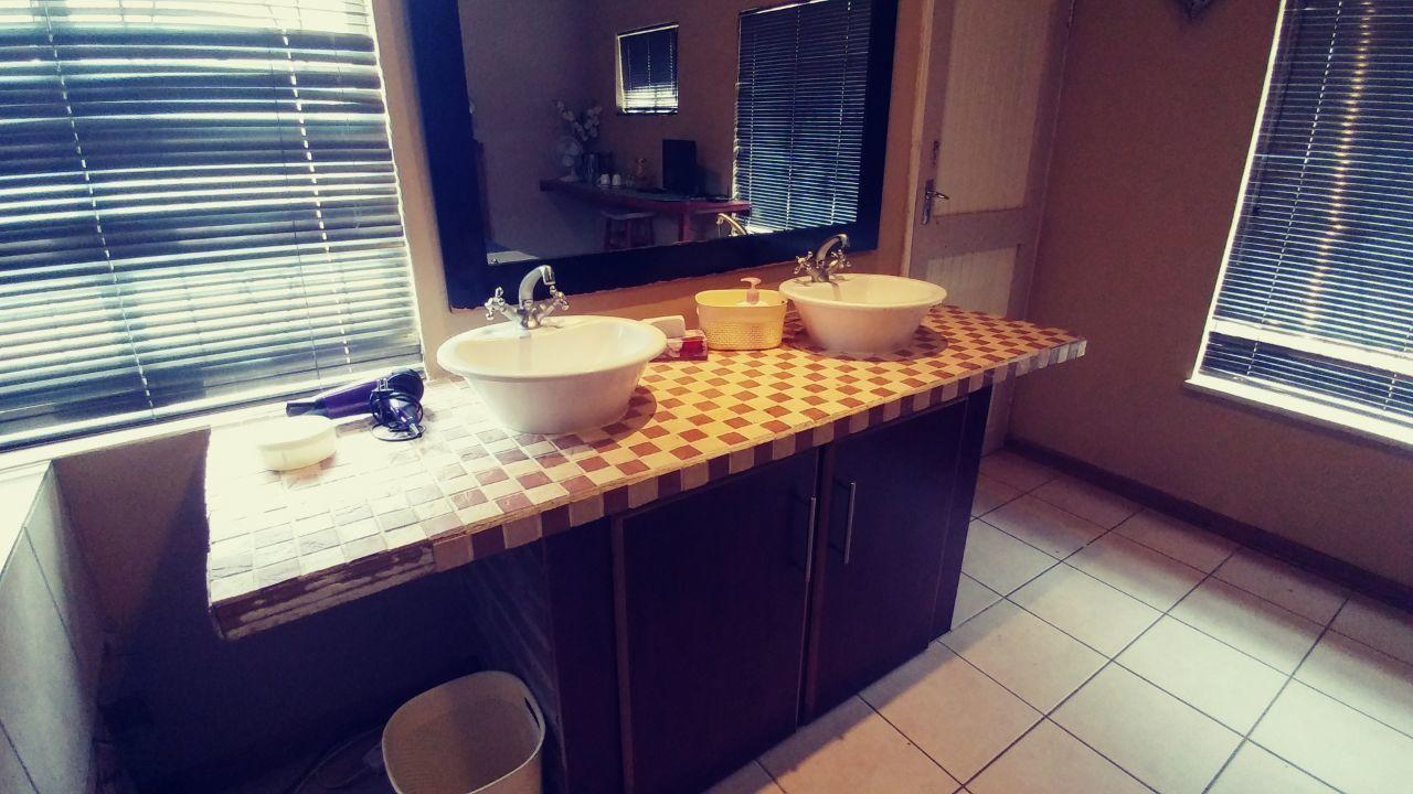 A & R Guesthouse Блоемфонтейн Екстериор снимка